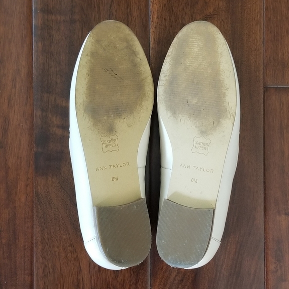 ANN TAYLOR Chain Bit Leather Loafers - Pearl Shadow Cream - Size 6 - Picture 4 of 8